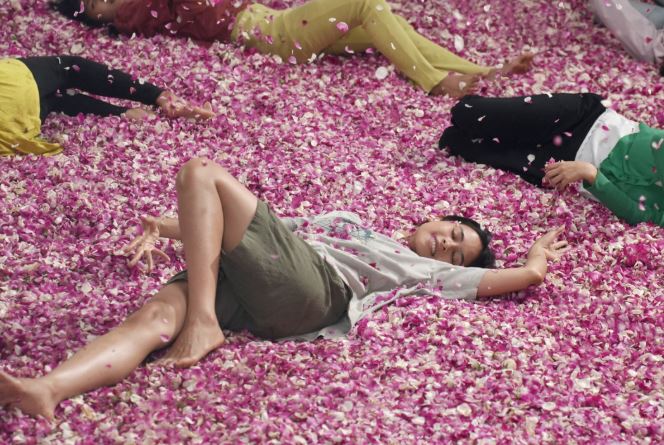 Levitating (Para Perasuk) 012