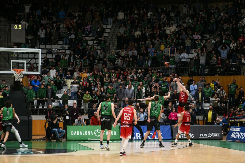 RS532263_J24-JOV-BAX-Firmar-acb-Photo-D-Grau_02