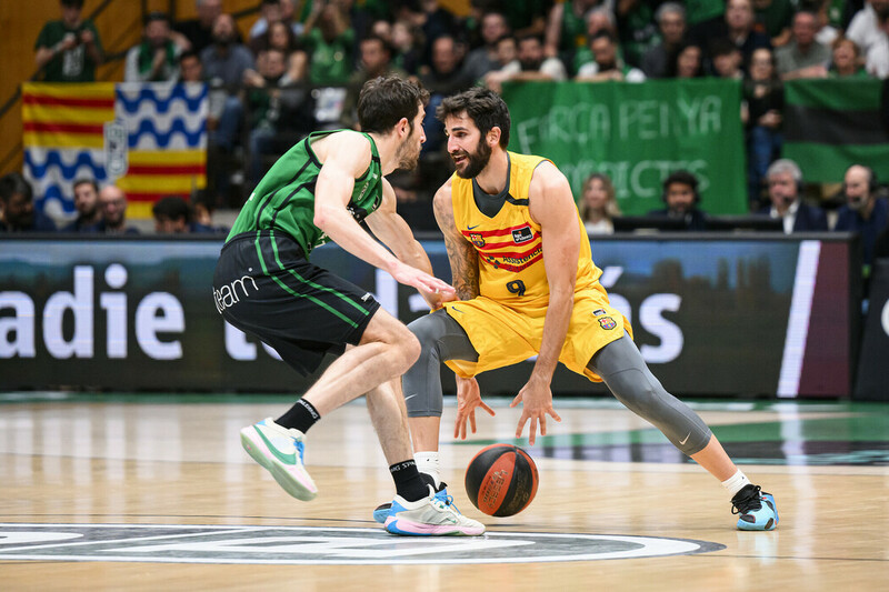 RS539033_J26-JOV-BAR-Firmar-acb-Photo-D-Grau_02