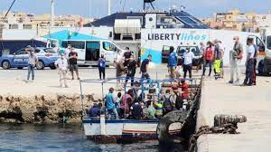 immigrati  arrivano a Lampedusa 