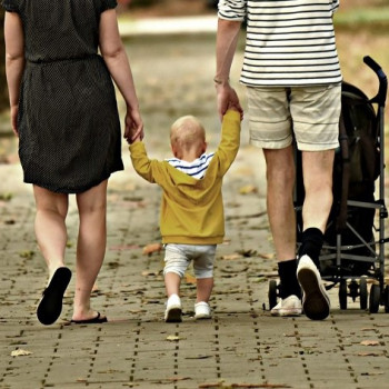 famiglie-giovani-con-figli-1920x1013JHHJHJLLL