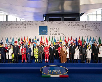 G20-Summit-family-photo-ph_edited.25