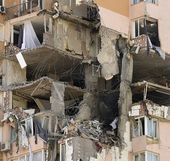 ucraina-palazzo-distrutto09890